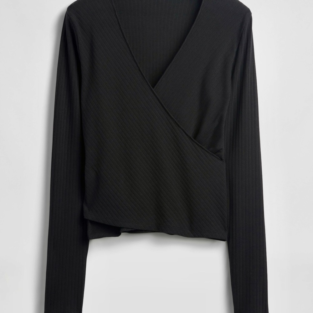 Gap Modern Wide Rib Wrap V-Neck T-Shirt